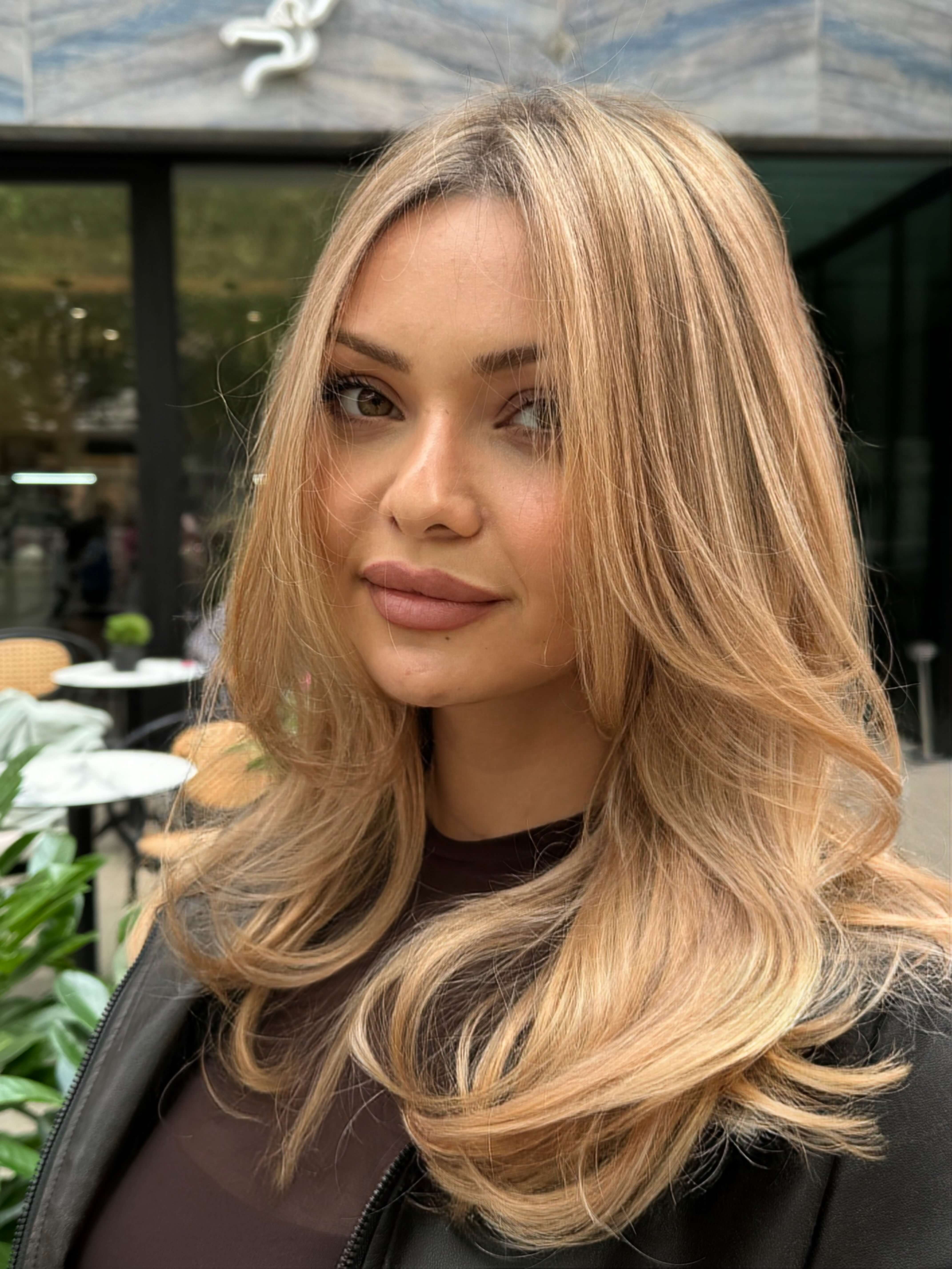 Nadeshda Hope - Blond Spezialistin